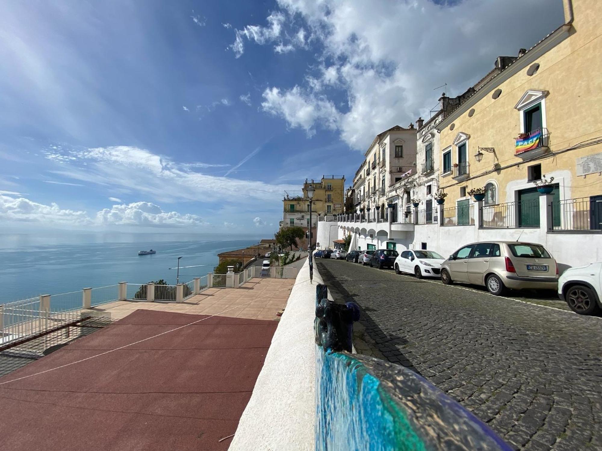 Casa Vacanza: The Wind Rose Vietri sul Mare Exterior photo